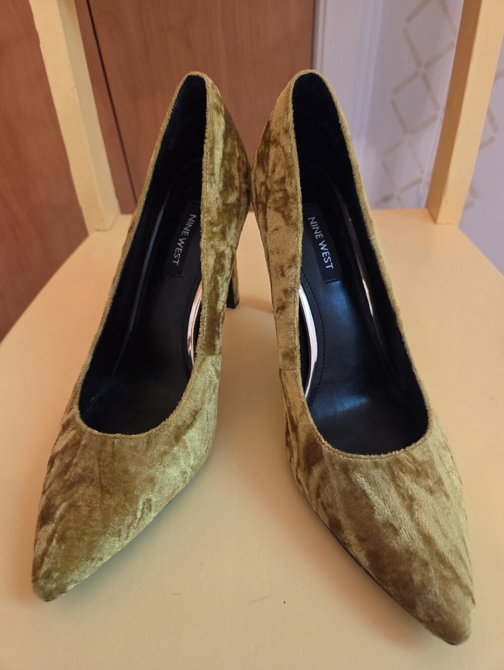 Nine West Tatiana Crushed Velvet Chartreuse Heels - Picture 4 of 8